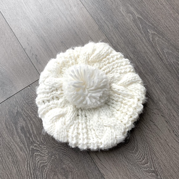 Forever 21 White Crochet-Look Beret - Picture 2 of 2